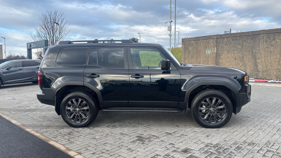 Toyota Land Cruiser 2.8 D-4D 48V 205 Invincible 5dr Auto [Pan Rf/5 St] Diesel Station Wagon - Image 16