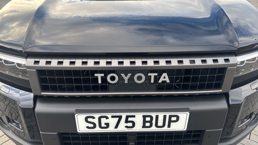 Toyota Land Cruiser 2.8 D-4D 48V 205 Invincible 5dr Auto [Pan Rf/5 St] Diesel Station Wagon - Image 33