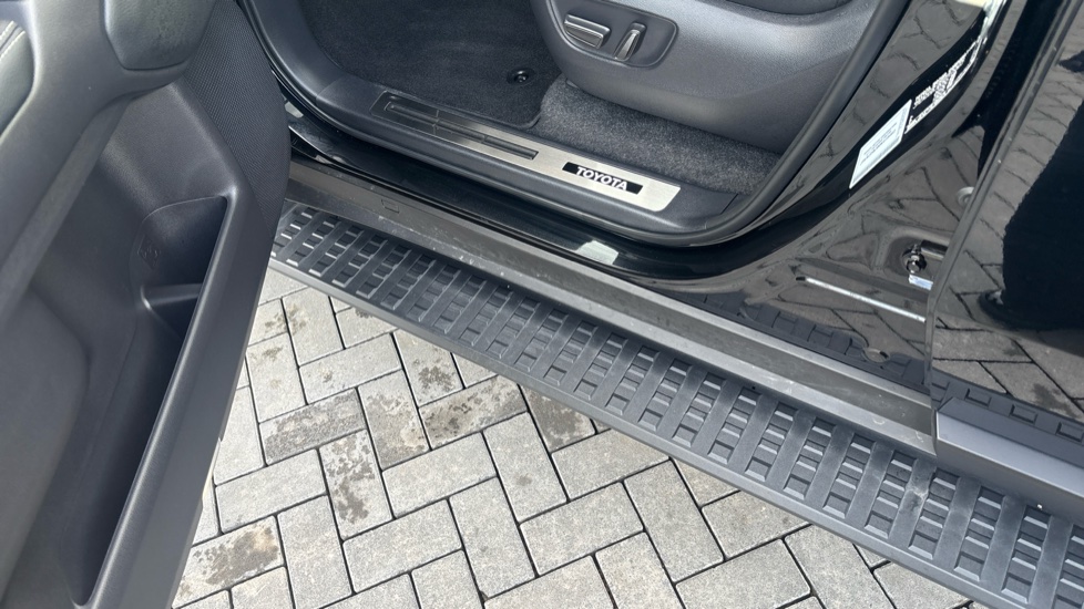 Toyota Land Cruiser 2.8 D-4D 48V 205 Invincible 5dr Auto [Pan Rf/5 St] Diesel Station Wagon - Image 36