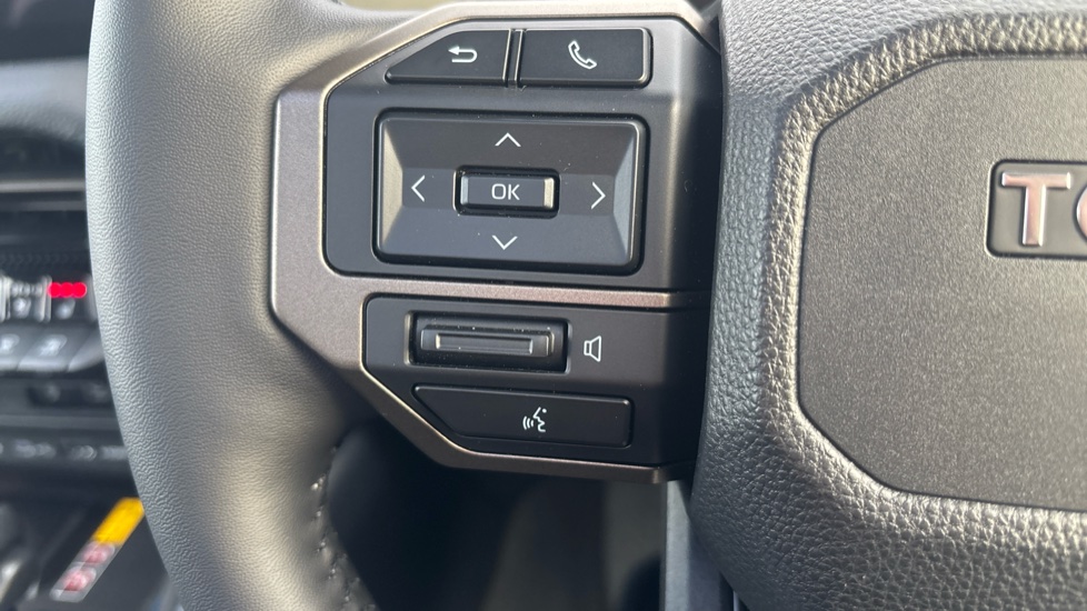 Toyota Land Cruiser 2.8 D-4D 48V 205 Invincible 5dr Auto [Pan Rf/5 St] Diesel Station Wagon - Image 50