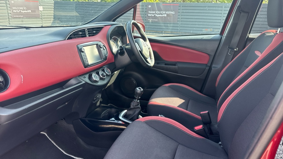 Toyota Yaris 1.5 VVT-i Blue Bi-tone 5dr Petrol Hatchback - Image 5