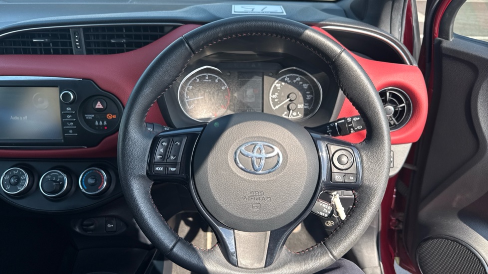 Toyota Yaris 1.5 VVT-i Blue Bi-tone 5dr Petrol Hatchback - Image 7