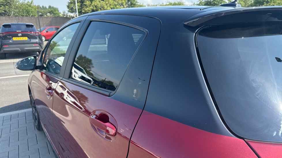 Toyota Yaris 1.5 VVT-i Blue Bi-tone 5dr Petrol Hatchback - Image 16