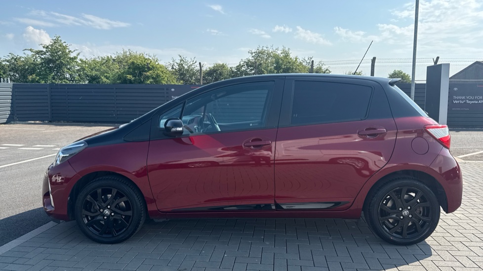 Toyota Yaris 1.5 VVT-i Blue Bi-tone 5dr Petrol Hatchback - Image 24