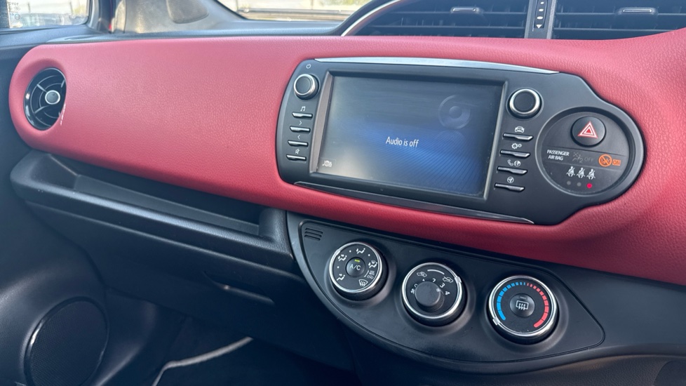 Toyota Yaris 1.5 VVT-i Blue Bi-tone 5dr Petrol Hatchback - Image 29
