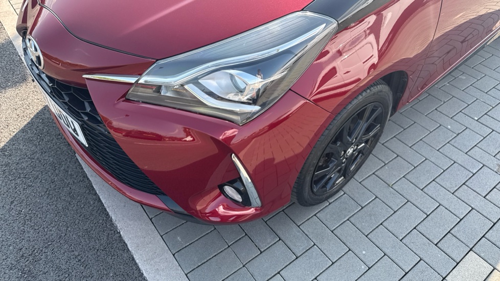 Toyota Yaris 1.5 VVT-i Blue Bi-tone 5dr Petrol Hatchback - Image 41