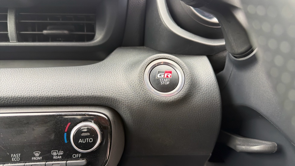 Toyota Yaris 1.5 Hybrid GR Sport 5dr CVT Hybrid Hatchback - Image 16