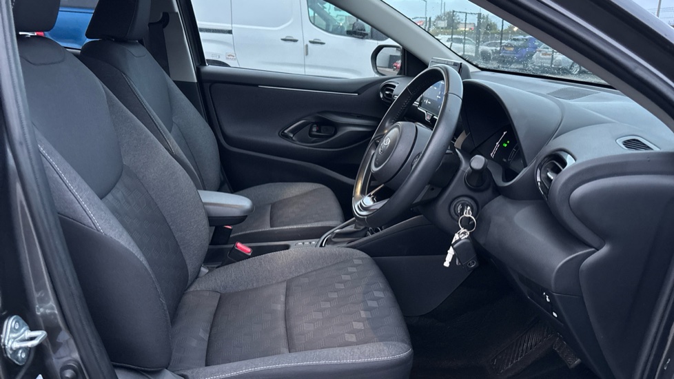 Toyota Yaris 1.5 Hybrid Design 5dr CVT Hybrid Hatchback - Image 12
