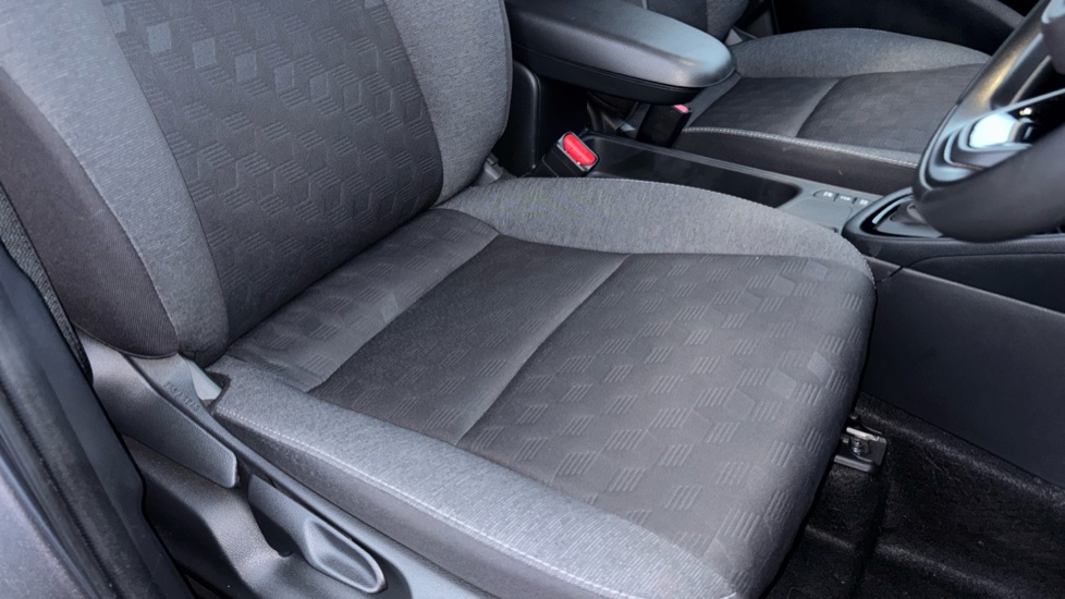 Toyota Yaris 1.5 Hybrid Design 5dr CVT Hybrid Hatchback - Image 17