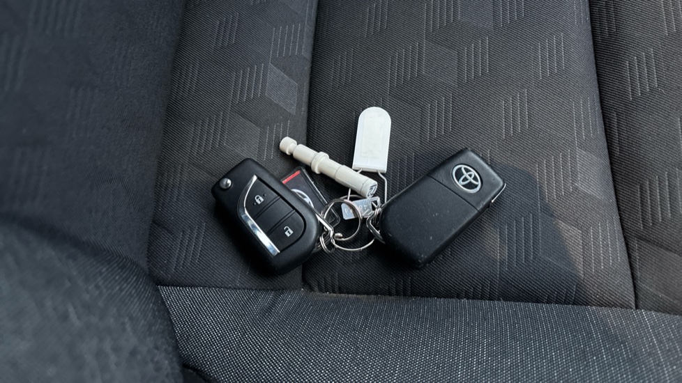 Toyota Yaris 1.5 Hybrid Design 5dr CVT Hybrid Hatchback - Image 28