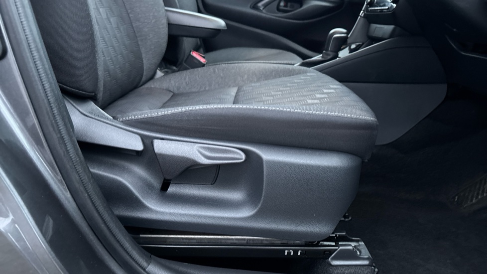 Toyota Yaris 1.5 Hybrid Design 5dr CVT Hybrid Hatchback - Image 30