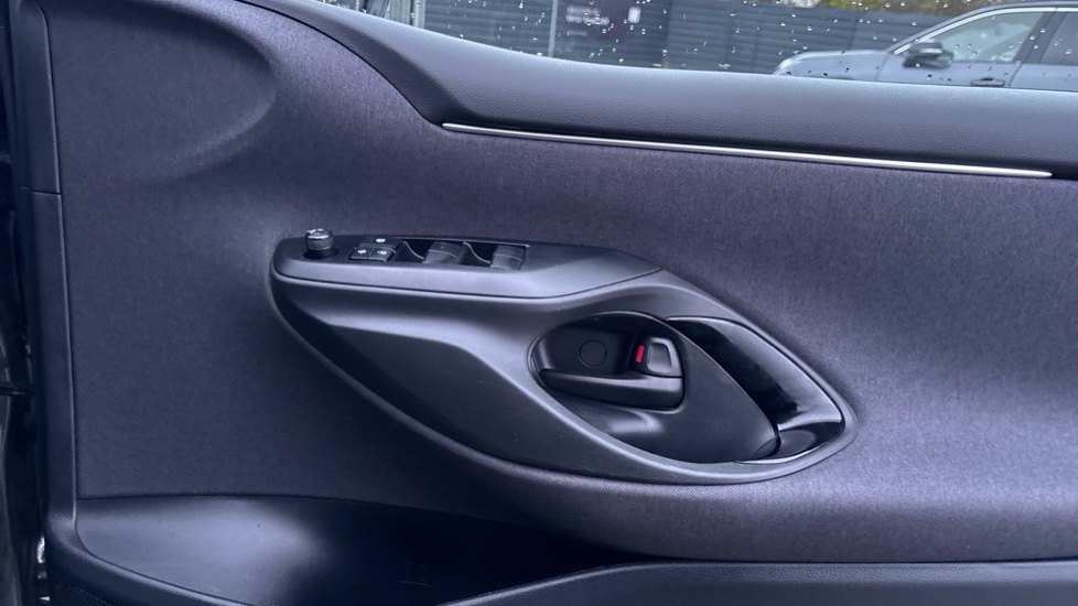 Toyota Yaris 1.5 Hybrid Design 5dr CVT Hybrid Hatchback - Image 33