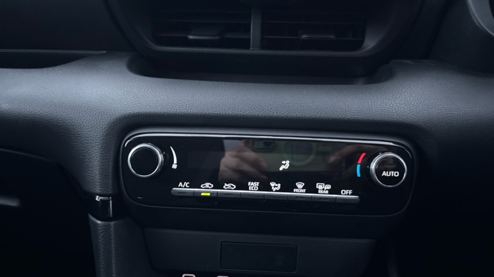 Toyota Yaris 1.5 Hybrid Design 5dr CVT Hybrid Hatchback - Image 39