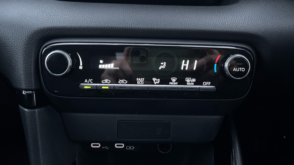 Toyota Yaris 1.5 Hybrid Design 5dr CVT Hybrid Hatchback - Image 49