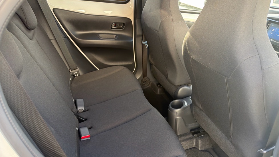 Toyota Aygo X 1.0 VVT-i Edge 5dr Petrol Hatchback - Image 8