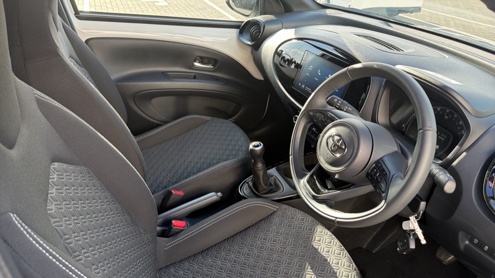 Toyota Aygo X 1.0 VVT-i Edge 5dr Petrol Hatchback - Image 12