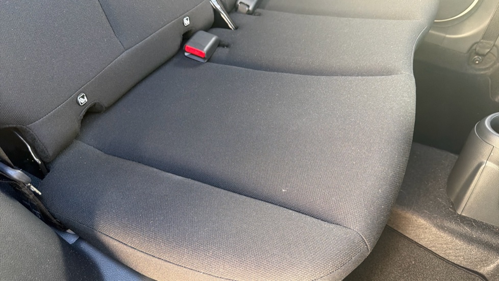 Toyota Aygo X 1.0 VVT-i Edge 5dr Petrol Hatchback - Image 17