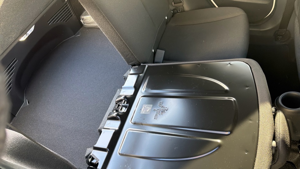 Toyota Aygo X 1.0 VVT-i Edge 5dr Petrol Hatchback - Image 18