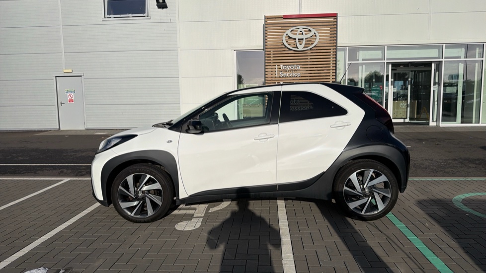 Toyota Aygo X 1.0 VVT-i Edge 5dr Petrol Hatchback - Image 24