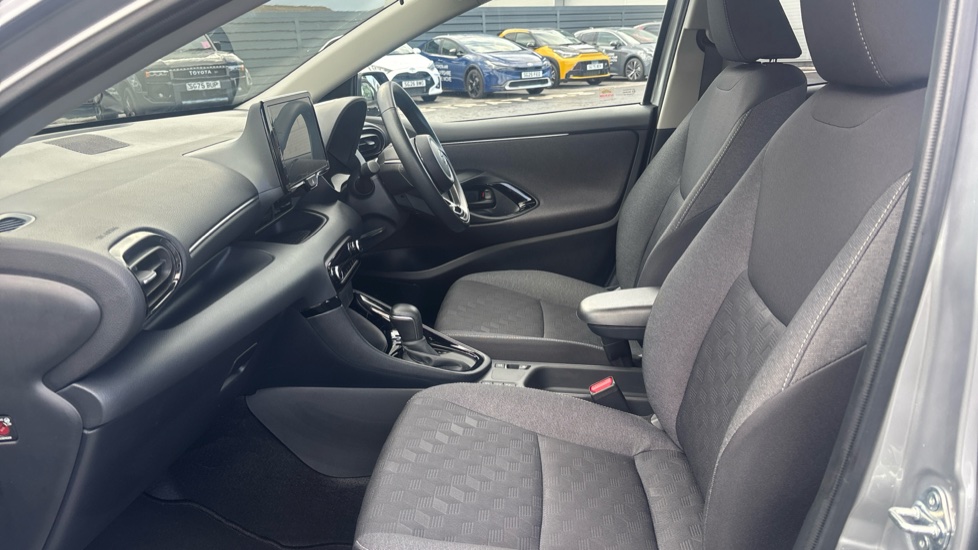 Toyota Yaris 1.5 Hybrid Design 5dr CVT Hybrid Hatchback - Image 5