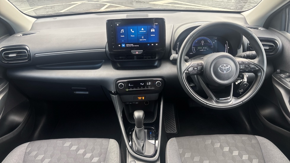Toyota Yaris 1.5 Hybrid Design 5dr CVT Hybrid Hatchback - Image 6
