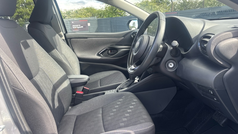 Toyota Yaris 1.5 Hybrid Design 5dr CVT Hybrid Hatchback - Image 12