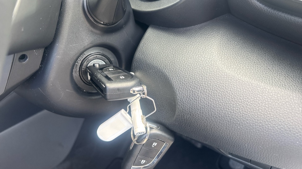 Toyota Yaris 1.5 Hybrid Design 5dr CVT Hybrid Hatchback - Image 16