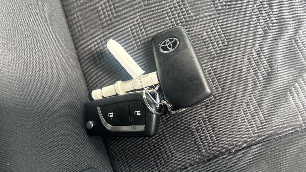 Toyota Yaris 1.5 Hybrid Design 5dr CVT Hybrid Hatchback - Image 28
