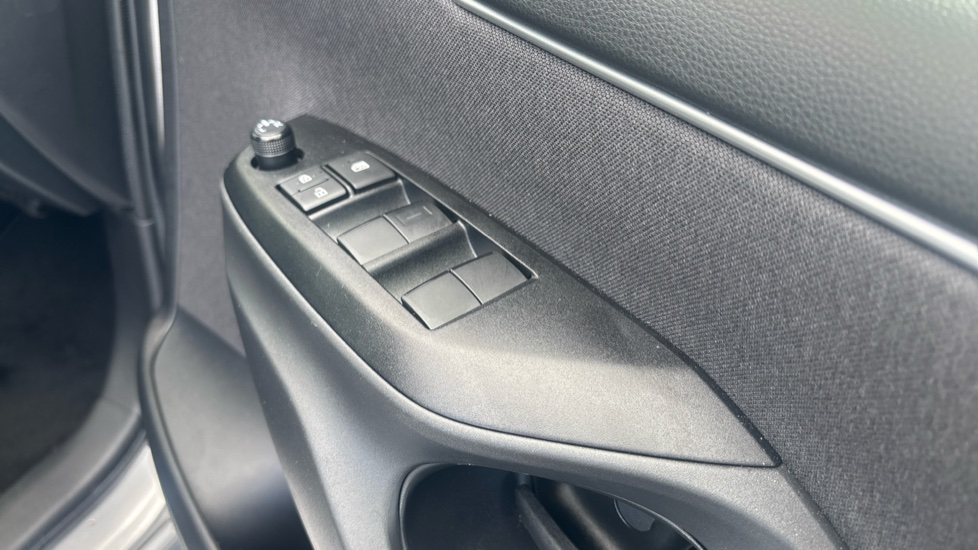 Toyota Yaris 1.5 Hybrid Design 5dr CVT Hybrid Hatchback - Image 33