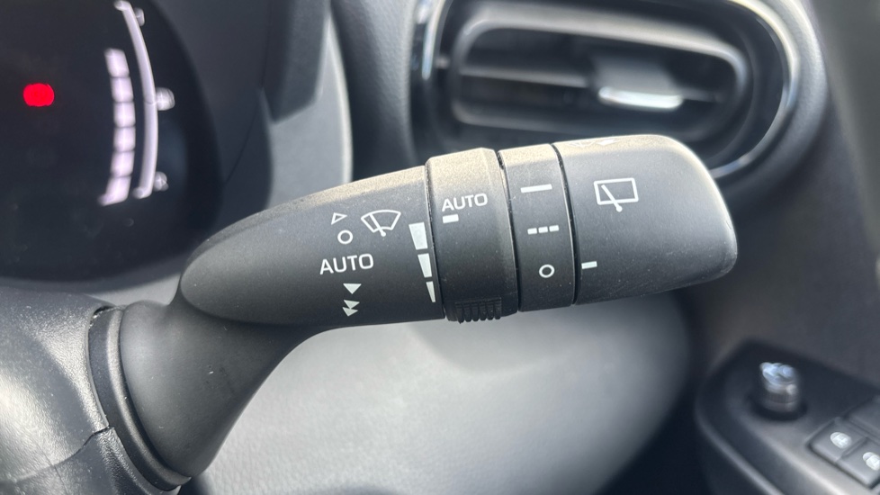Toyota Yaris 1.5 Hybrid Design 5dr CVT Hybrid Hatchback - Image 38