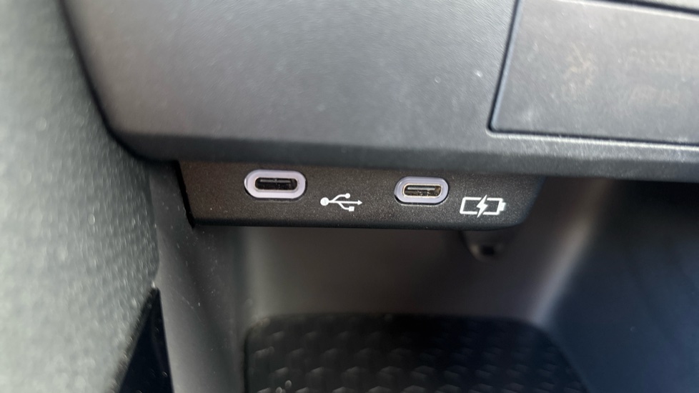 Toyota Yaris 1.5 Hybrid Design 5dr CVT Hybrid Hatchback - Image 42