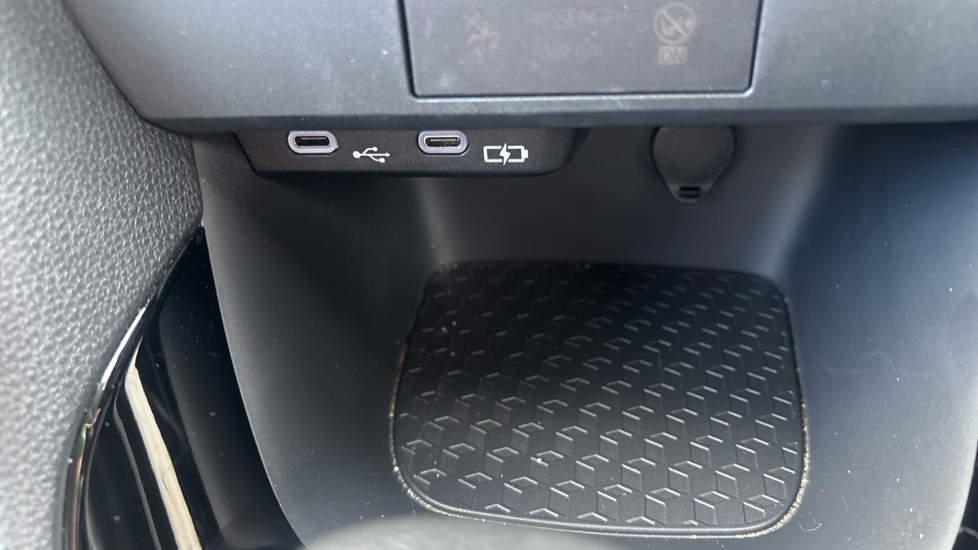 Toyota Yaris 1.5 Hybrid Design 5dr CVT Hybrid Hatchback - Image 43