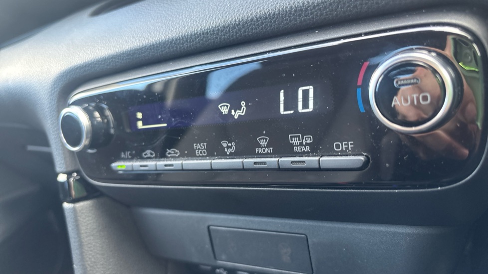 Toyota Yaris 1.5 Hybrid Design 5dr CVT Hybrid Hatchback - Image 49