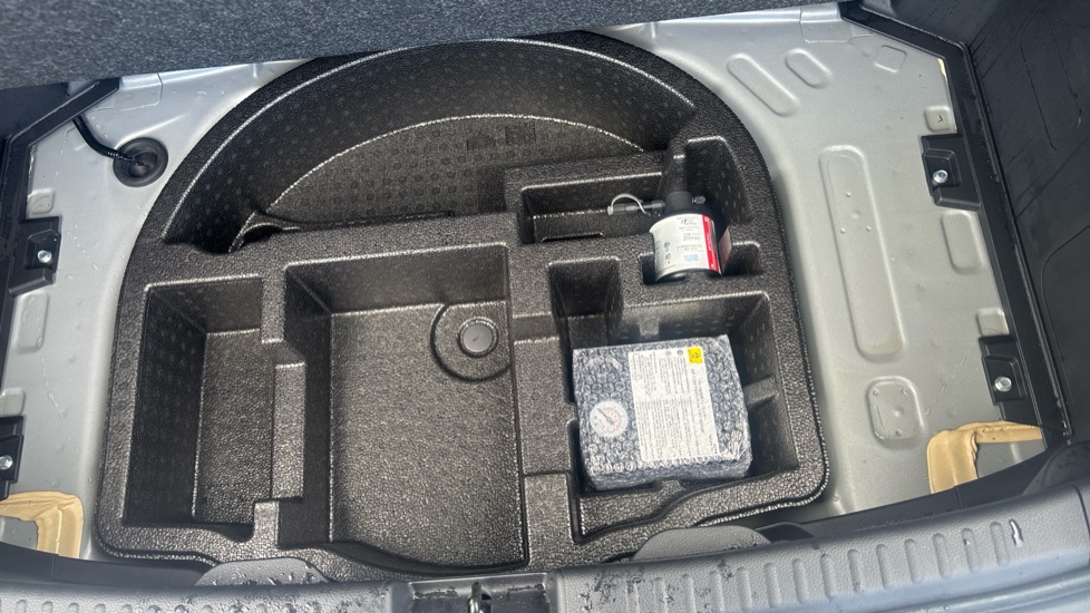 Toyota Yaris 1.5 Hybrid Design 5dr CVT Hybrid Hatchback - Image 50