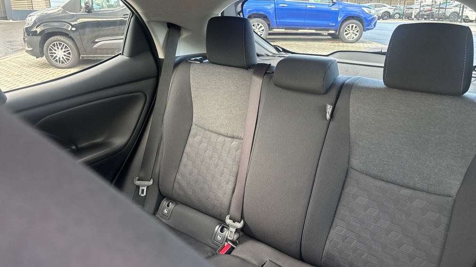 Toyota Yaris 1.5 Hybrid Design 5dr CVT Hybrid Hatchback - Image 52