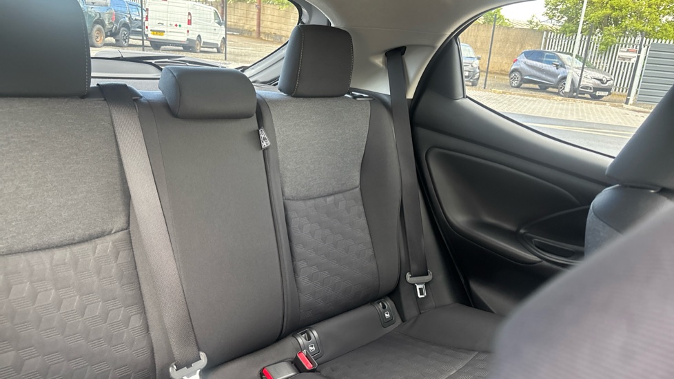 Toyota Yaris 1.5 Hybrid Design 5dr CVT Hybrid Hatchback - Image 53