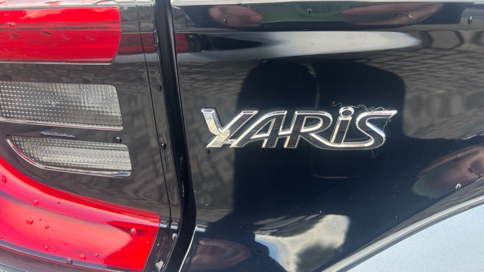 Toyota Yaris 1.5 Hybrid Design 5dr CVT Hybrid Hatchback - Image 54