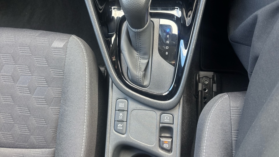 Toyota Yaris 1.5 Hybrid Design 5dr CVT Hybrid Hatchback - Image 61