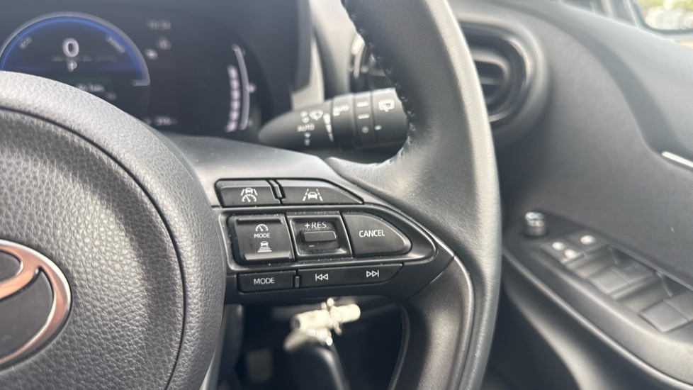 Toyota Yaris 1.5 Hybrid Design 5dr CVT Hybrid Hatchback - Image 66