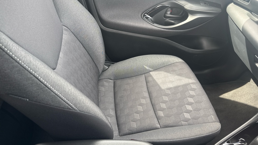 Toyota Yaris 1.5 Hybrid Design 5dr CVT Hybrid Hatchback - Image 69