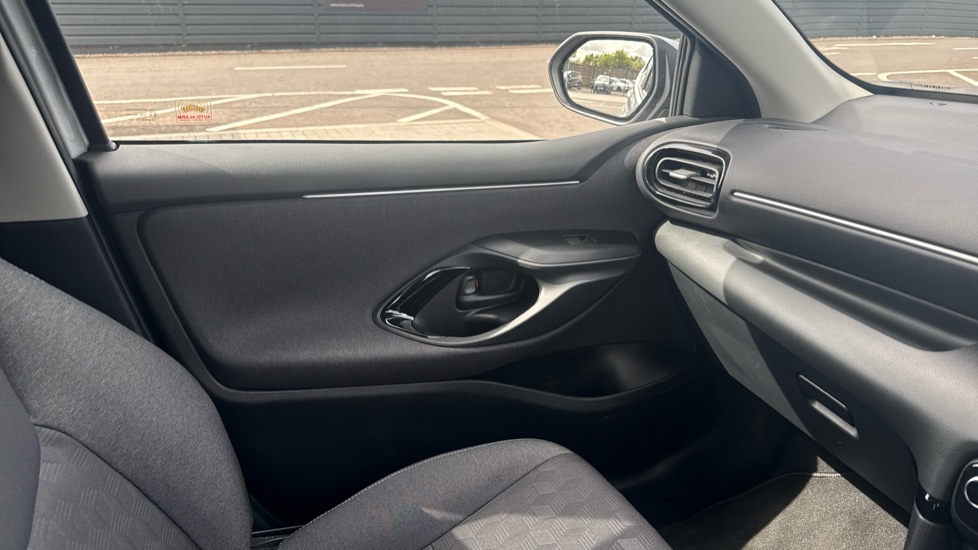 Toyota Yaris 1.5 Hybrid Design 5dr CVT Hybrid Hatchback - Image 70
