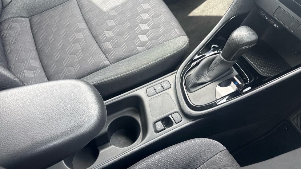 Toyota Yaris 1.5 Hybrid Design 5dr CVT Hybrid Hatchback - Image 71