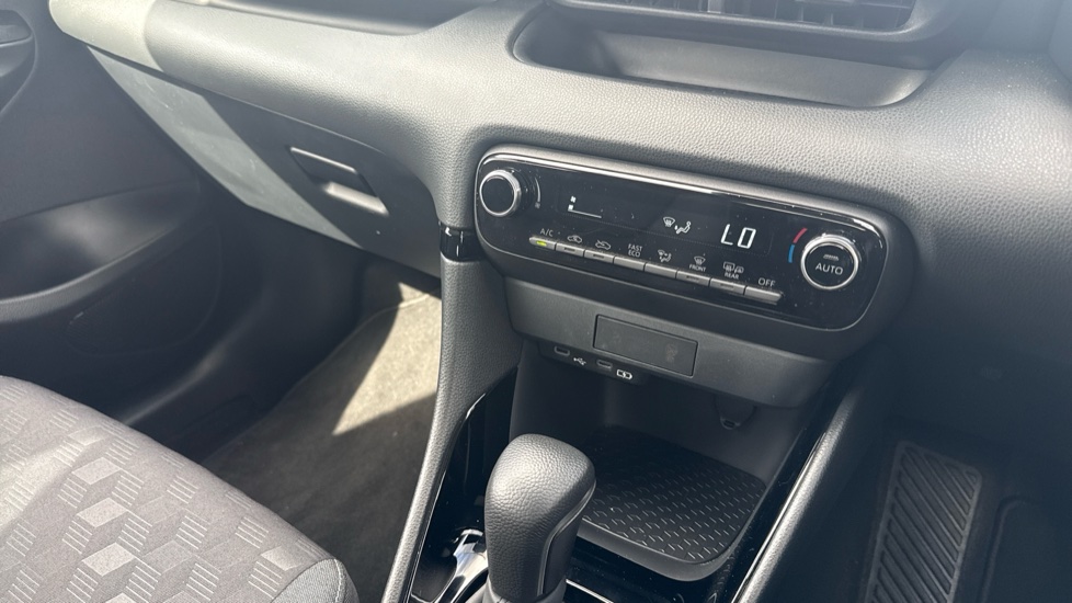 Toyota Yaris 1.5 Hybrid Design 5dr CVT Hybrid Hatchback - Image 72