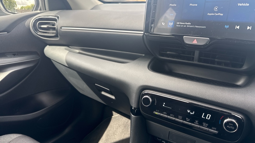 Toyota Yaris 1.5 Hybrid Design 5dr CVT Hybrid Hatchback - Image 73