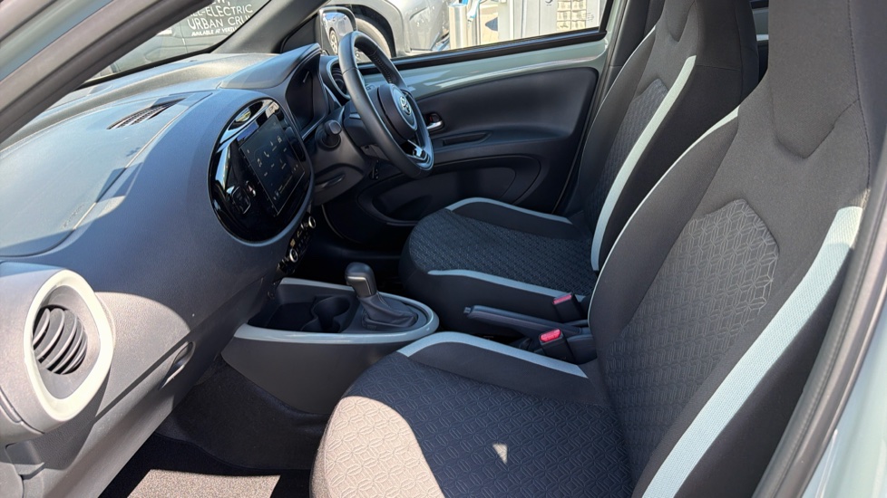 Toyota Aygo X 1.0 VVT-i Edge 5dr Auto Petrol Hatchback - Image 5