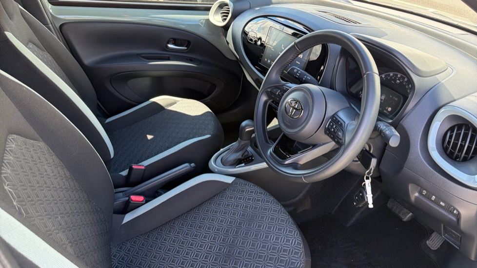 Toyota Aygo X 1.0 VVT-i Edge 5dr Auto Petrol Hatchback - Image 12