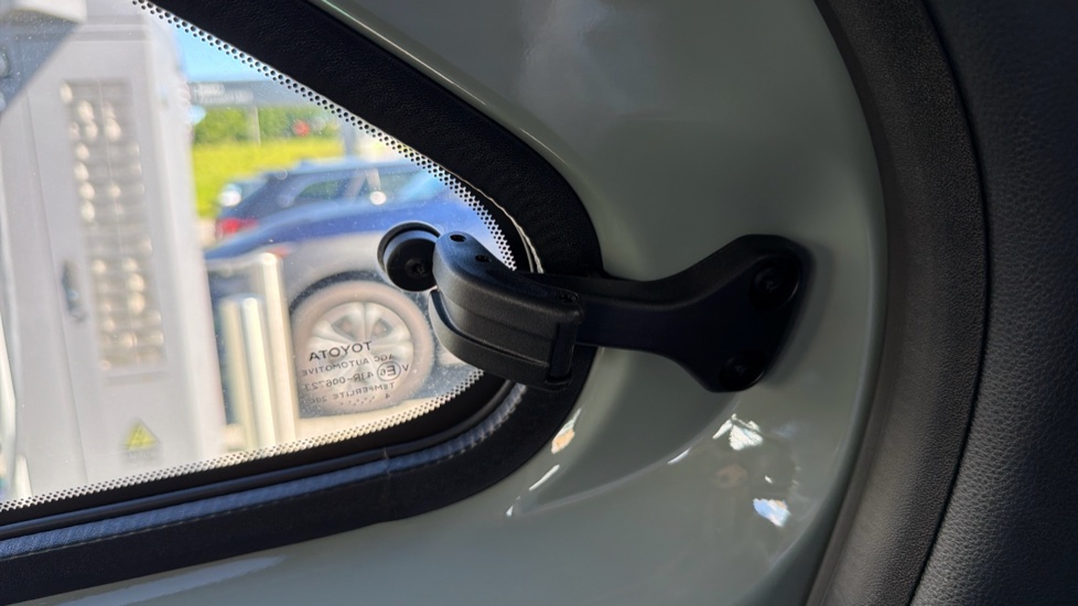 Toyota Aygo X 1.0 VVT-i Edge 5dr Auto Petrol Hatchback - Image 19