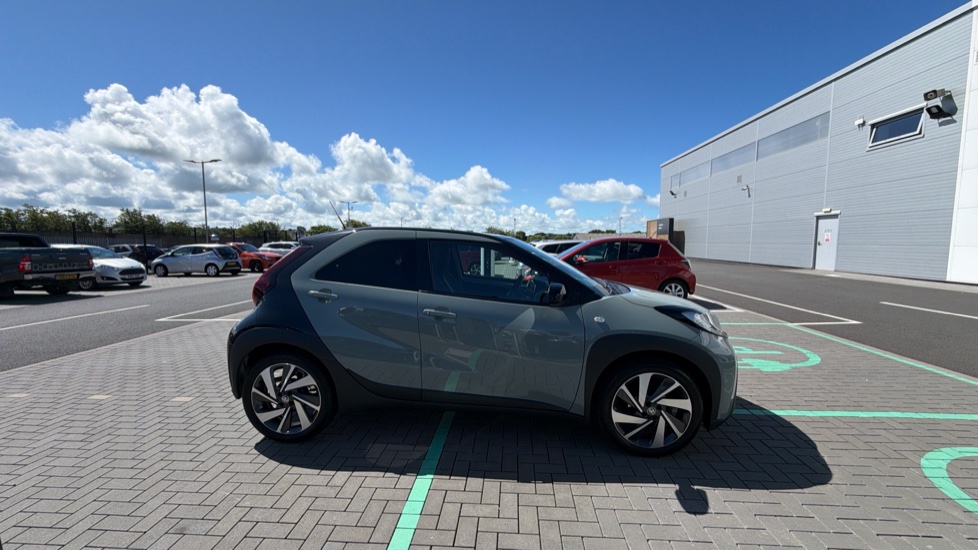 Toyota Aygo X 1.0 VVT-i Edge 5dr Auto Petrol Hatchback - Image 23
