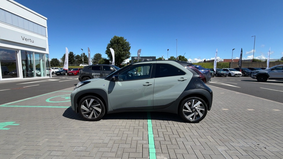Toyota Aygo X 1.0 VVT-i Edge 5dr Auto Petrol Hatchback - Image 24