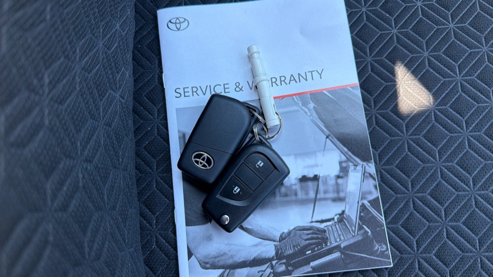 Toyota Aygo X 1.0 VVT-i Edge 5dr Auto Petrol Hatchback - Image 28